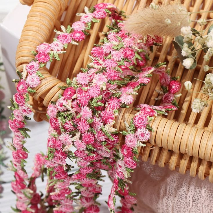 نوار و ریسه گلدوزی